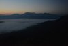 1  夜明け前、いつものように寝観音(阿蘇五岳）を眺める。阿蘇谷はうっすら雲海が。
